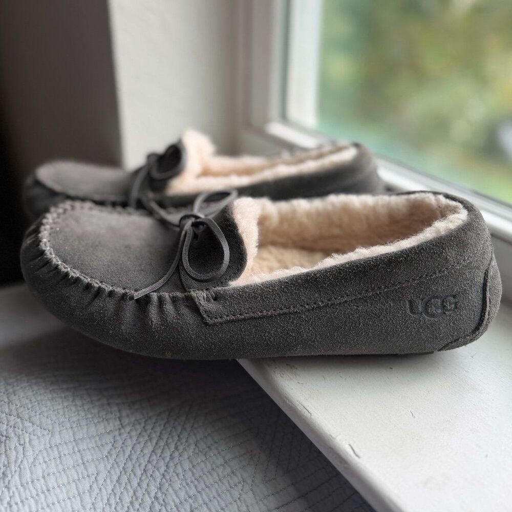 UGG Men’s Corvin Loafer Slippers Size 9 EUC